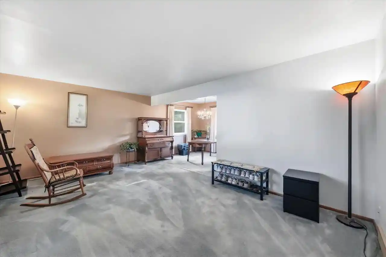 4th image of 931 Fairview Dr Dr, Port Washington, WI 53074 | MLS# 1977307