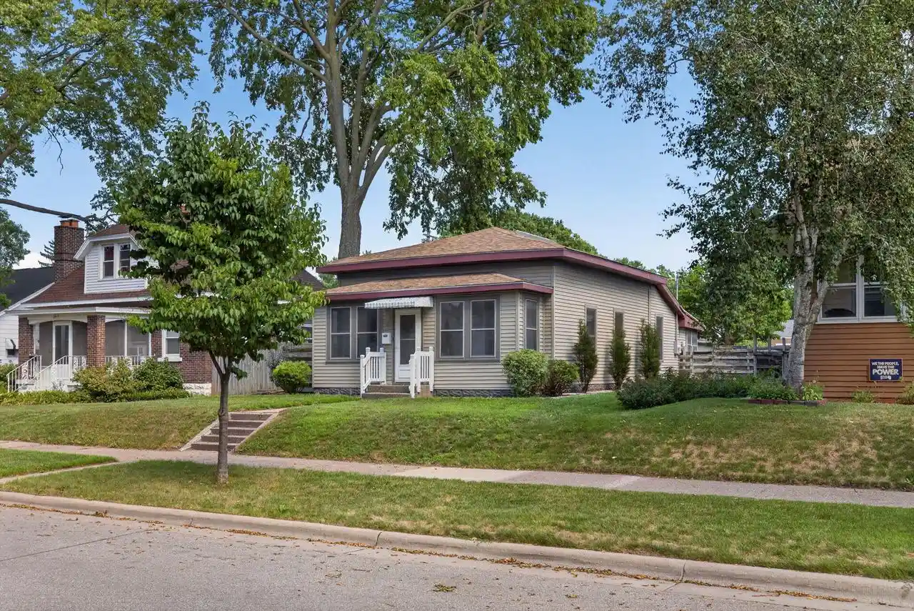 1st image of 345 20th Street S Street S, La Crosse, WI 54601 | MLS# 1977316