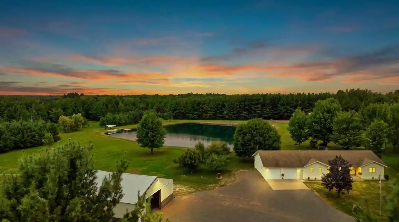 1st image of 8996 Lincoln Avenue Avenue, Marshfield, WI 54449 | MLS# 22604103
