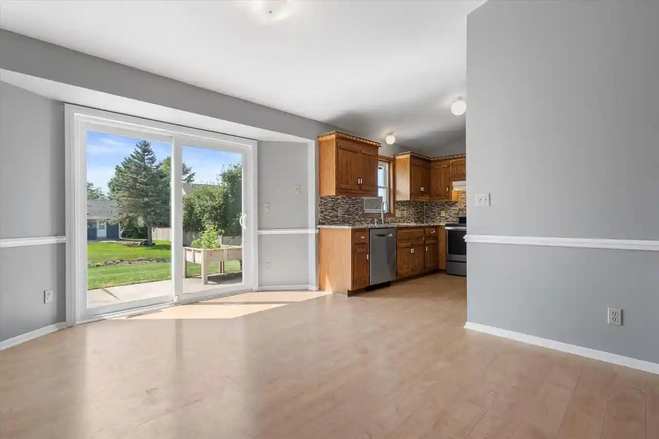 5th image of W162N10591 Auburn Lane Lane, Germantown, WI 53022 | MLS# 1977327