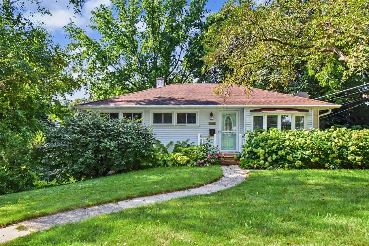 Photo 1 of Sale Pending at 1025 W Cumberland Dr Dr, Waukesha, WI 53188 | MLS# 1977336 | Listing updated on 2026-09-06