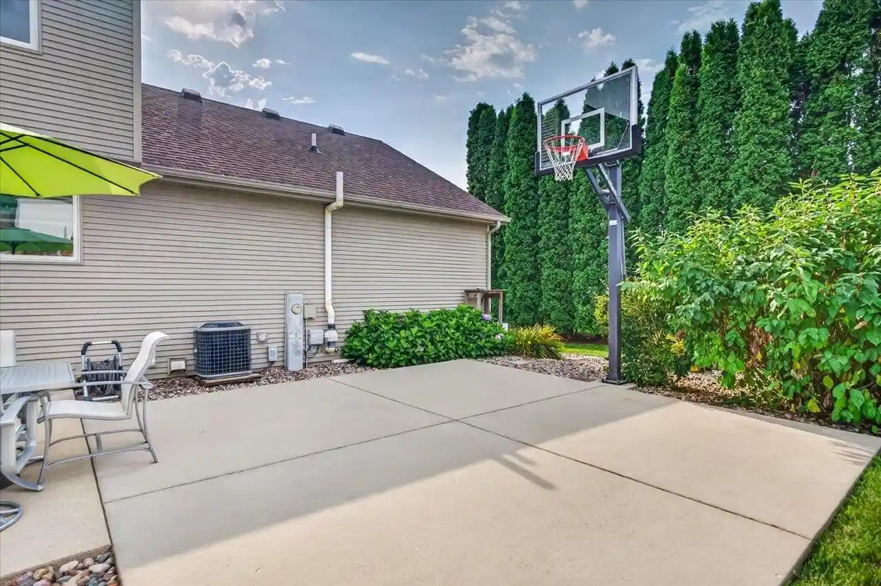 3rd image of 912 Questa Ridge Trail Trail, Verona, WI 53593 | MLS# 2031050