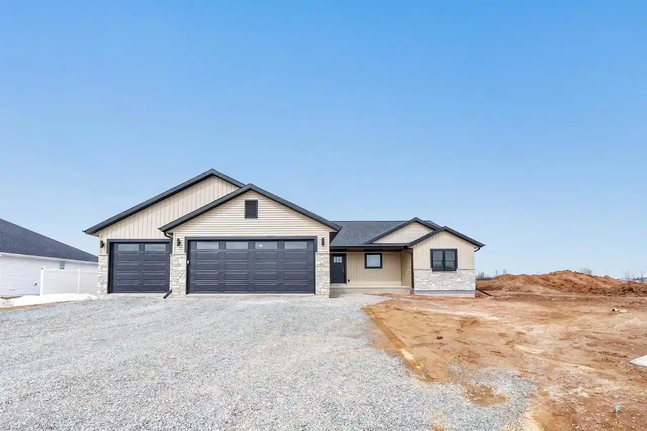 Photo 1 of Single family home for sale at W5747 Roundstone Pl Pl, Menasha, WI 54952 | MLS# 50331503 | Listing updated on 2026-08-21