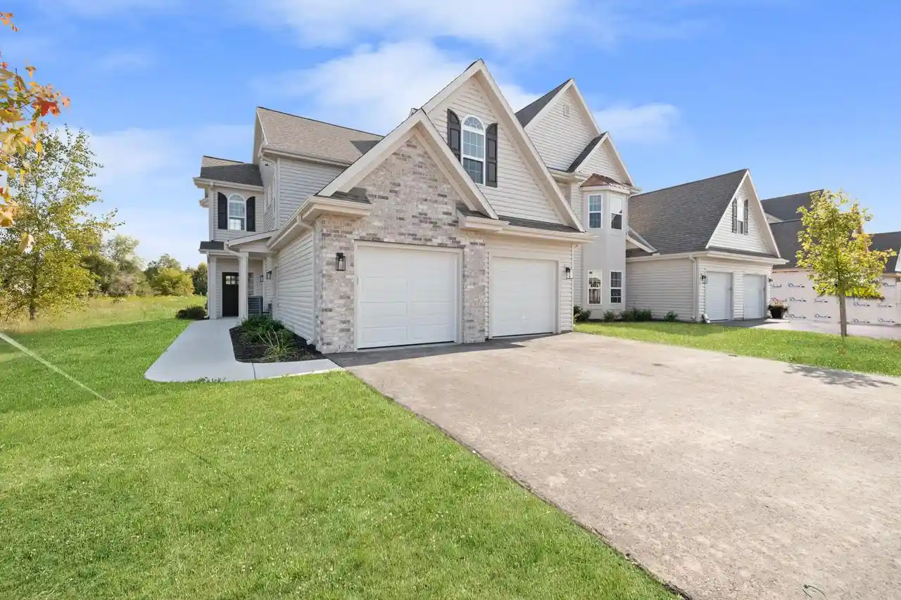 1st image of 1786 Horseshoe Lane Lane #426-3, Slinger, WI 53086 | MLS# 1977350