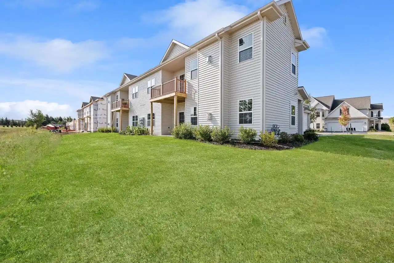 2nd image of 1786 Horseshoe Ln Ln, Slinger, WI 53086