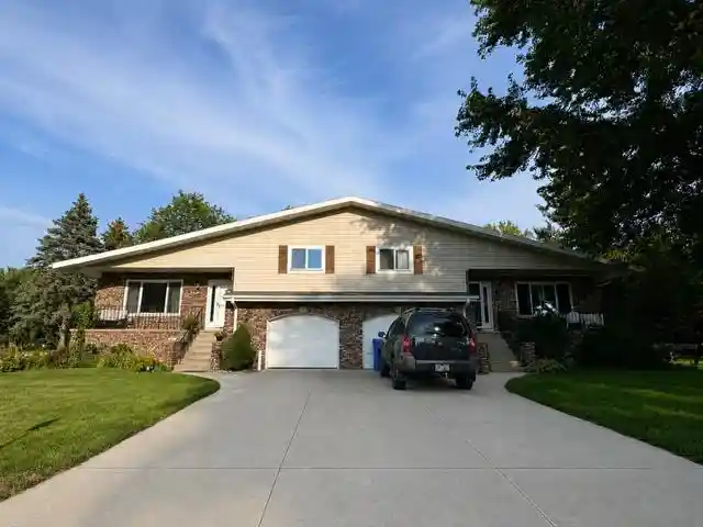 1st image of 6802 Sunset Meadow Dr Dr, Windsor, WI 53598 | MLS# 2031061