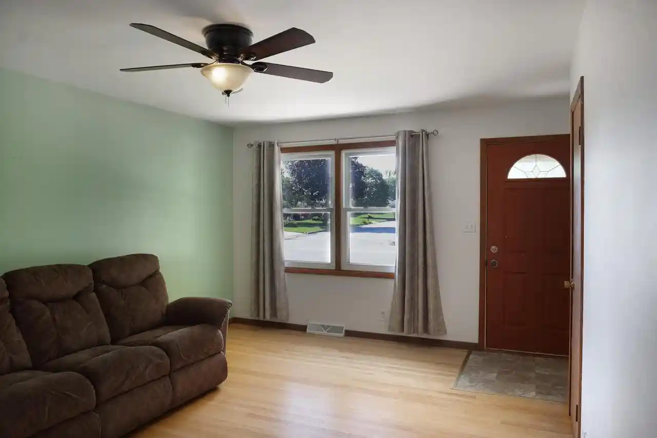 4th image of 4900 Ridgeway Avenue Avenue, Racine, WI 53406 | MLS# 1977365