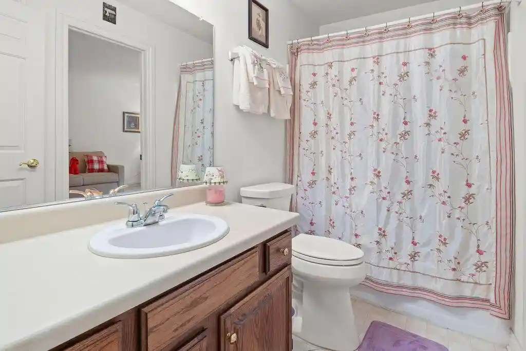 2nd image of 542 Pewaukee Road Road #H, Pewaukee, WI 53072 | MLS# 1977391