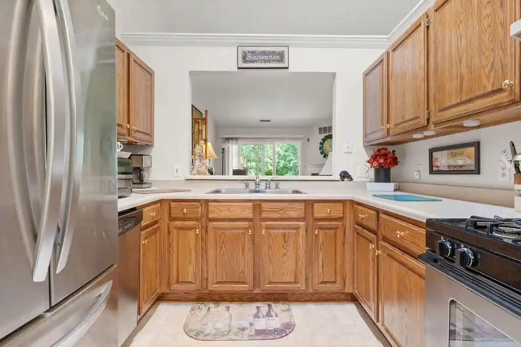 4th image of 542 Pewaukee Rd Rd, Pewaukee, WI 53072