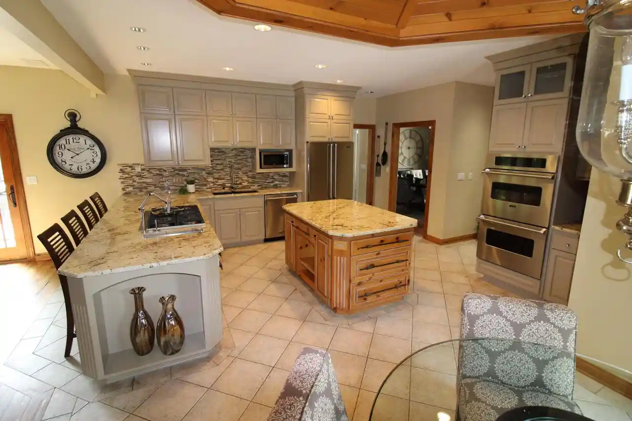 3rd image of N49W28674 Chardon Dr Dr, Hartland, WI 53029 | MLS# 1977400