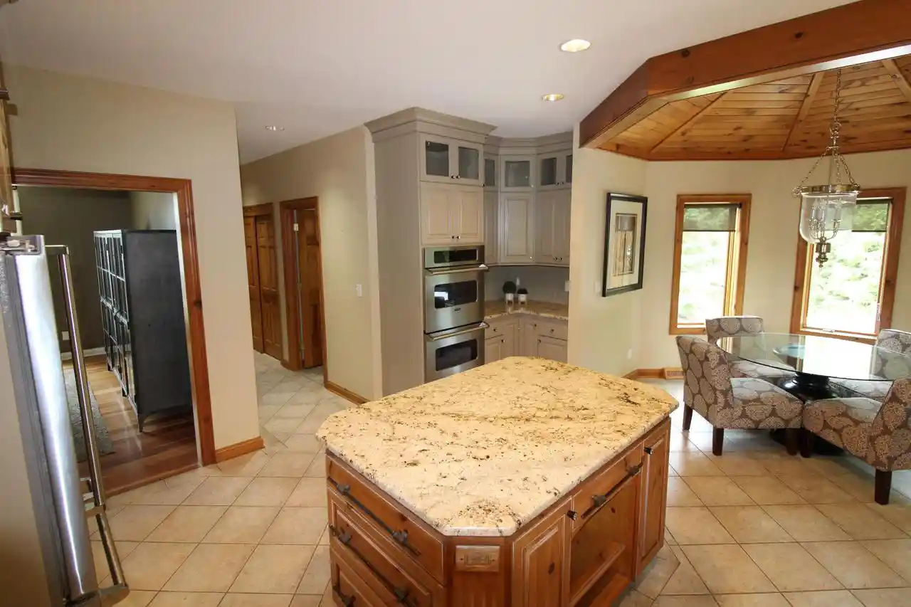 4th image of N49W28674 Chardon Dr Dr, Hartland, WI 53029 | MLS# 1977400