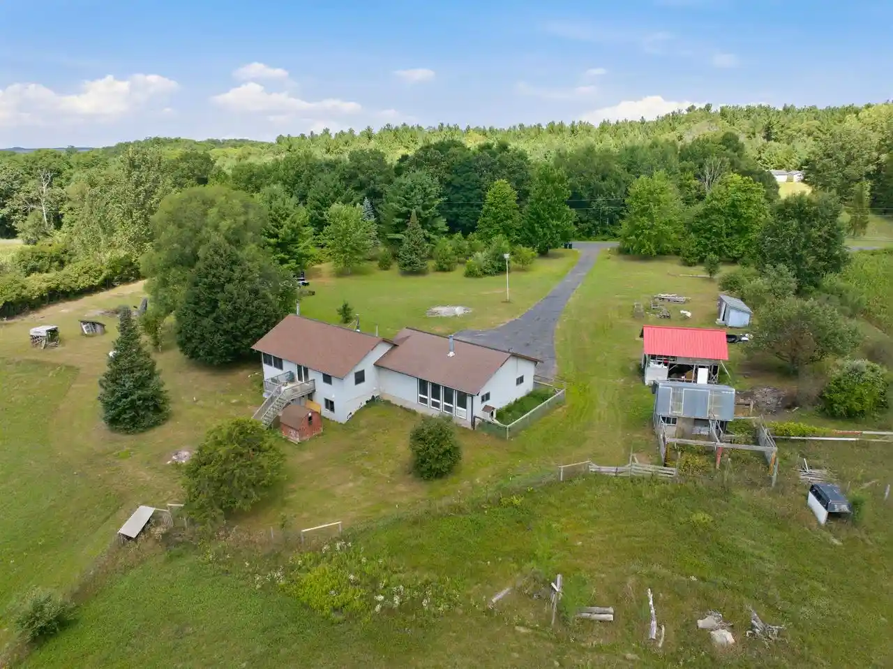 2nd image of 1129 Gem Dr Dr, Wisconsin Dells, WI 53965 | MLS# 2031074