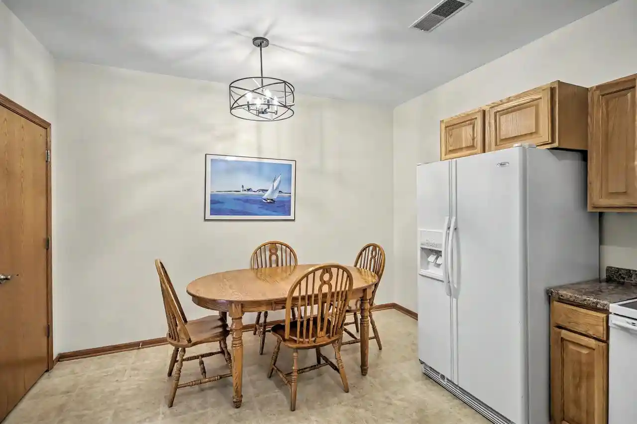Listing Photo 4 - Condo for sale in building located at 1010 Parkview Dr Dr, Milton, WI 53563 - Unit #2