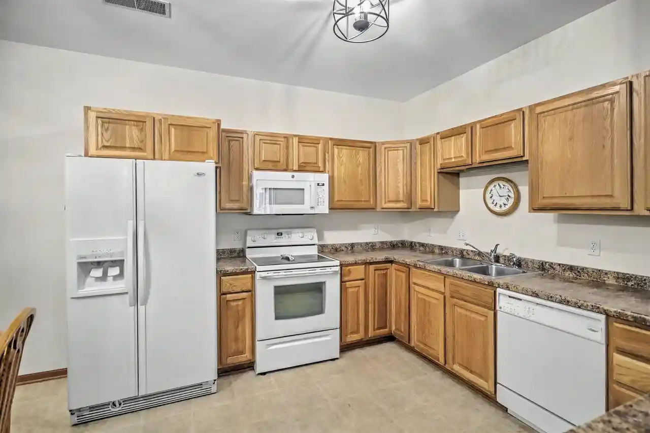 Listing Photo 5 - Condo for sale in building located at 1010 Parkview Dr Dr, Milton, WI 53563 - Unit #2