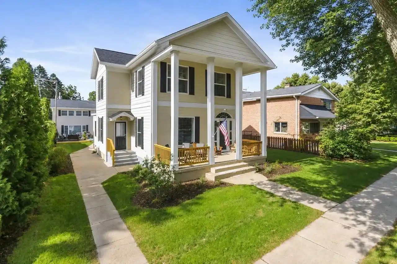 1st image of 816 Wisconsin Street Street, Lake Geneva, WI 53147 | MLS# 1977417