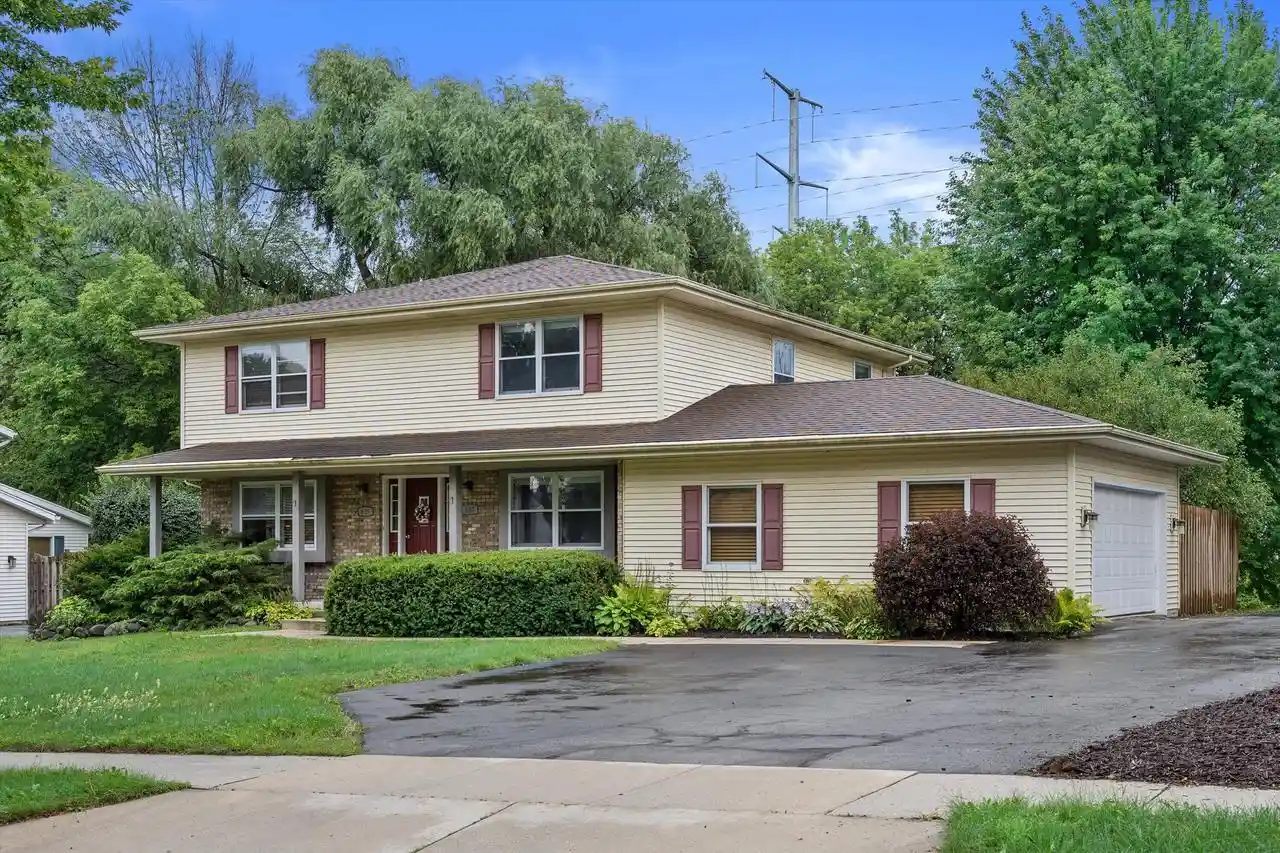 1st image of 635 W Briarknoll Ct  637 Court Court #637, Saukville, WI 53080 | MLS# 1977423