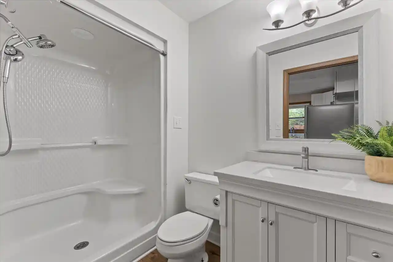 4th image of 635 W Briarknoll Ct -637th Ct Ct, Saukville, WI 53080