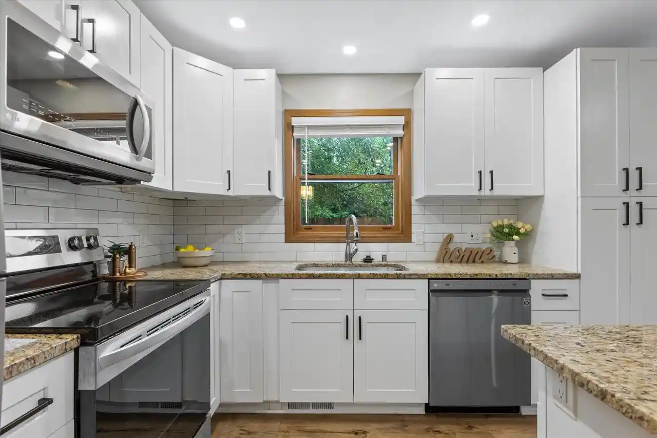 2nd image of 635 W Briarknoll Ct -637th Ct Ct, Saukville, WI 53080