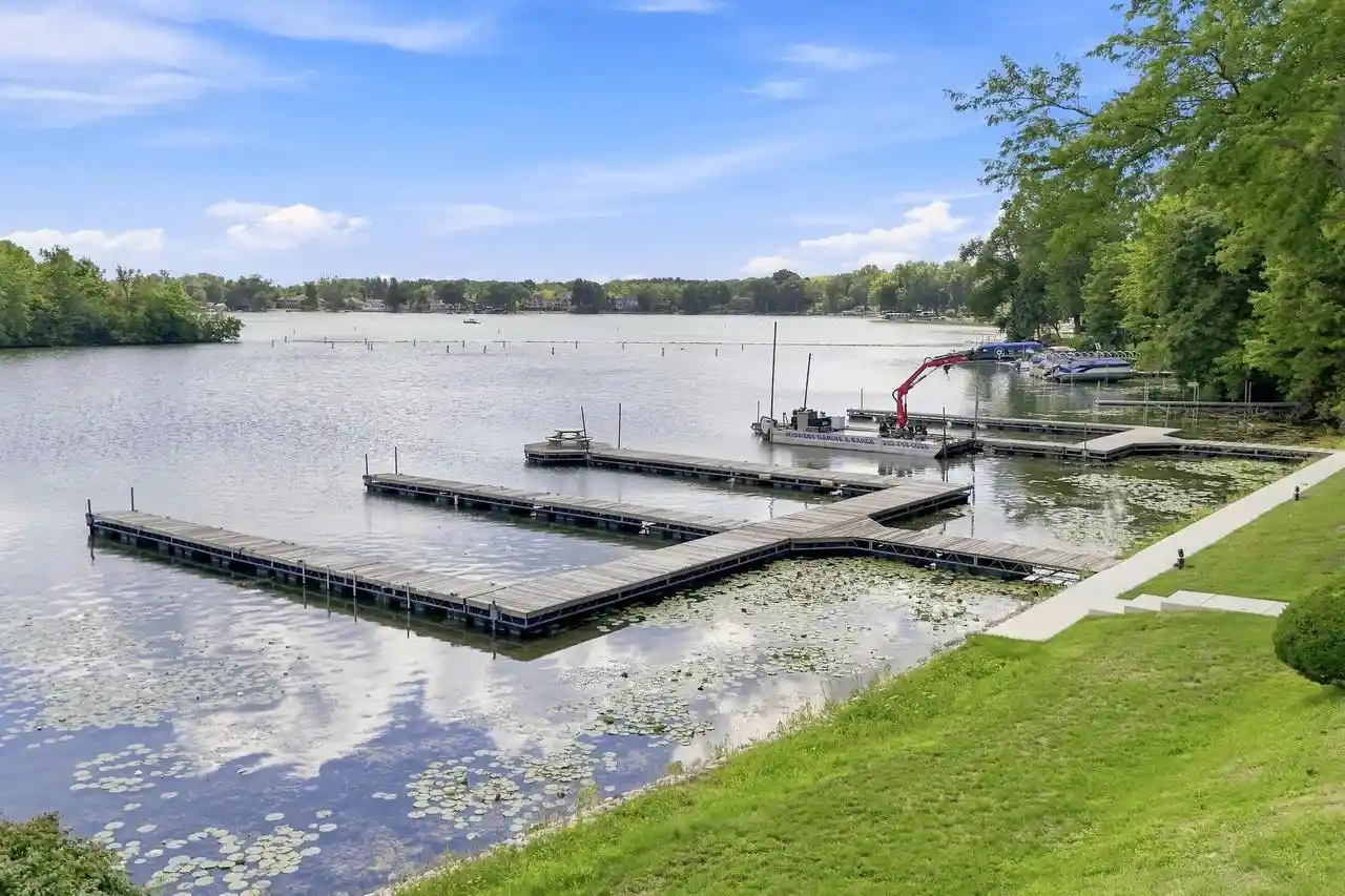 Listing Photo 5 - Condo for sale in building located at 3405 S Browns Lake Dr Dr, Burlington, WI 53105 - Unit #22