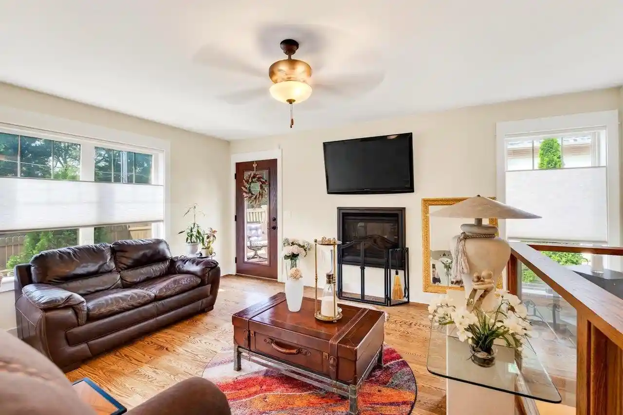 Listing Photo 5 - Condo for sale in building located at 2004 Butler Ct, Middleton, WI 53562