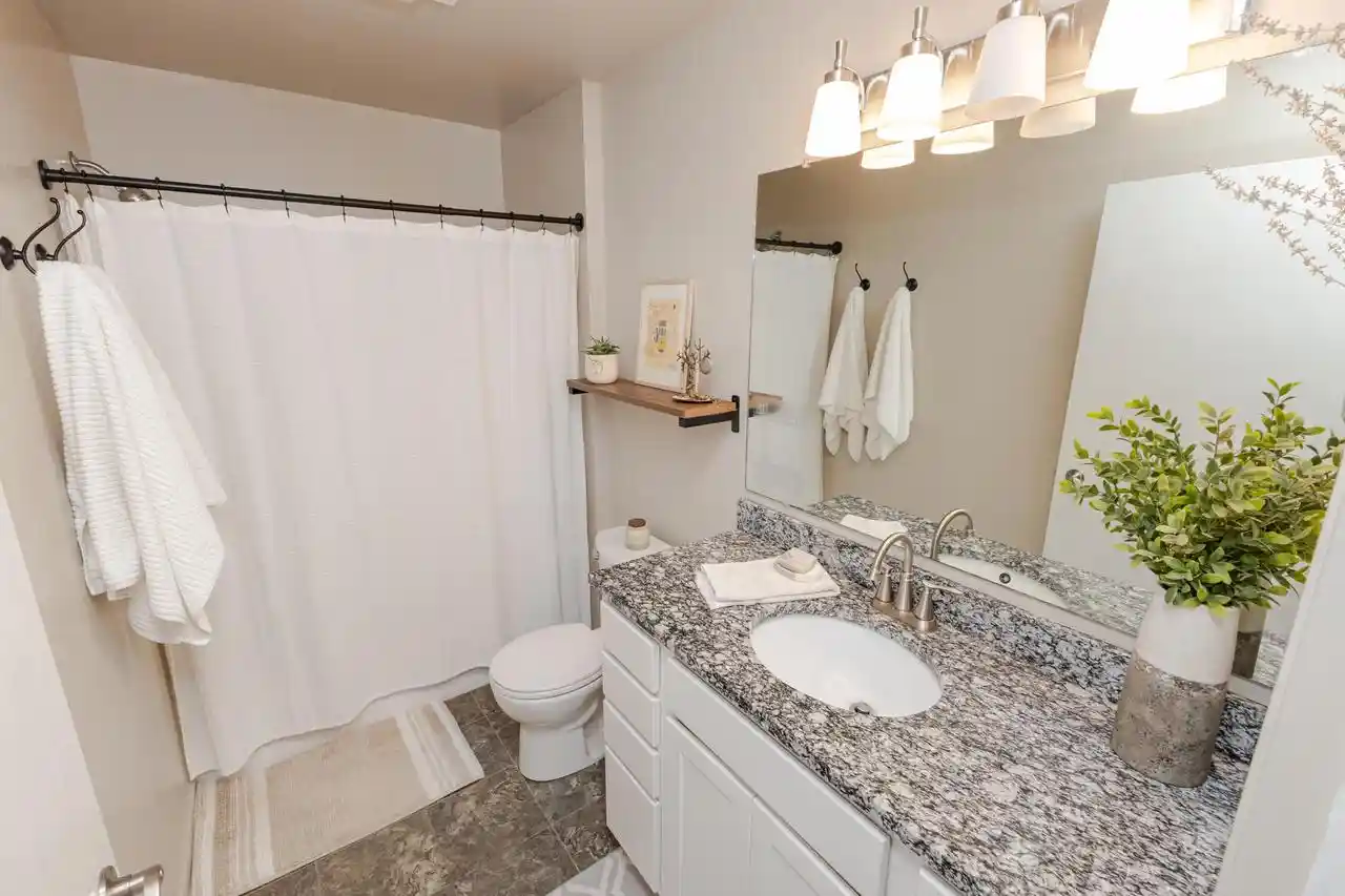 4th image of 1061 Quinlan Dr Dr #F, Pewaukee, WI 53072 | MLS# 1977449