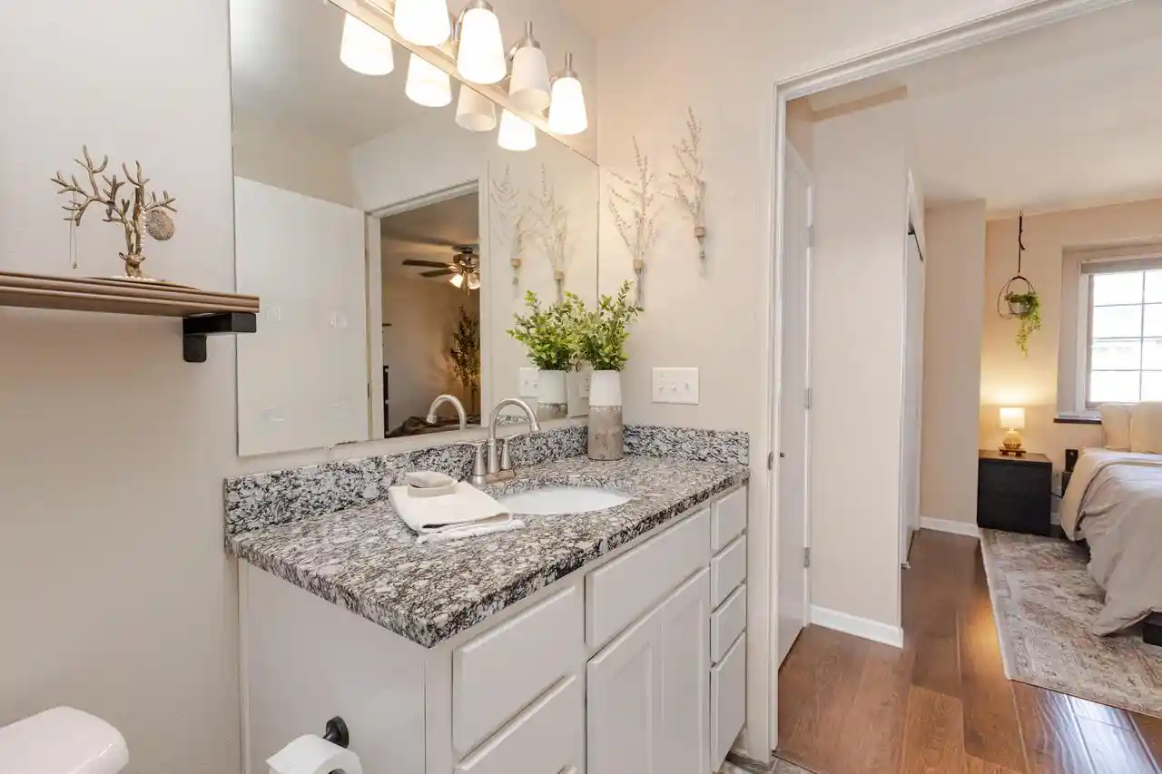 5th image of 1061 Quinlan Dr Dr #F, Pewaukee, WI 53072 | MLS# 1977449