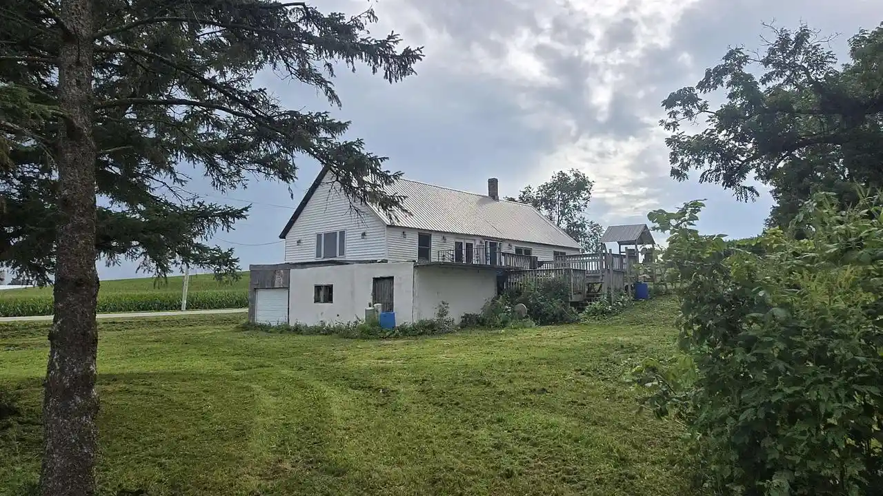 3rd image of 306 Pleasant View Road Road, Mineral Point, WI 53565 | MLS# 2031100
