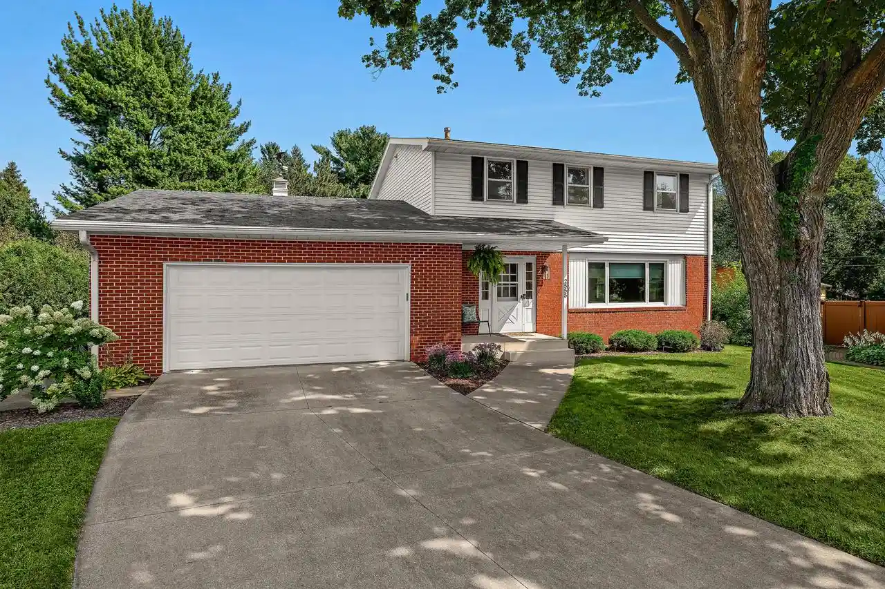 Photo 1 of Single family home for sale at 2555 Madison Pl Pl, La Crosse, WI 54601 | MLS# 1977467 | Listing updated on 2026-09-09