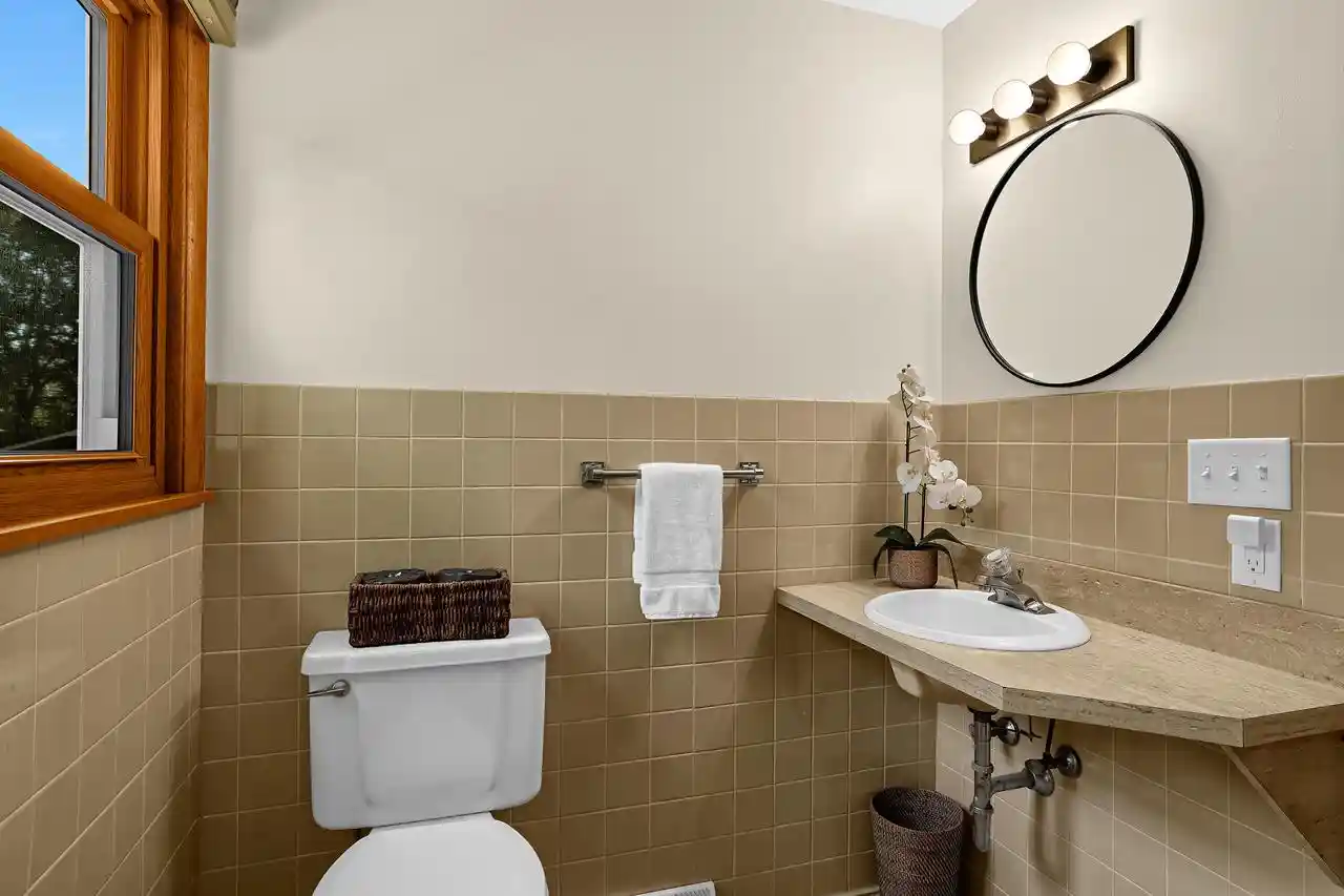 Photo 3 of Single family home for sale at 2555 Madison Pl Pl, La Crosse, WI 54601 | MLS# 1977467 | Listing updated on 2026-09-09