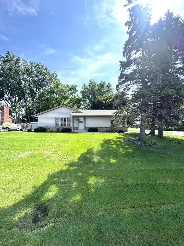 Photo 1 of Sale Pending at 5527 N Meadows Dr Dr, Racine, WI 53402 | MLS# 1977480 | Listing updated on 2026-09-09