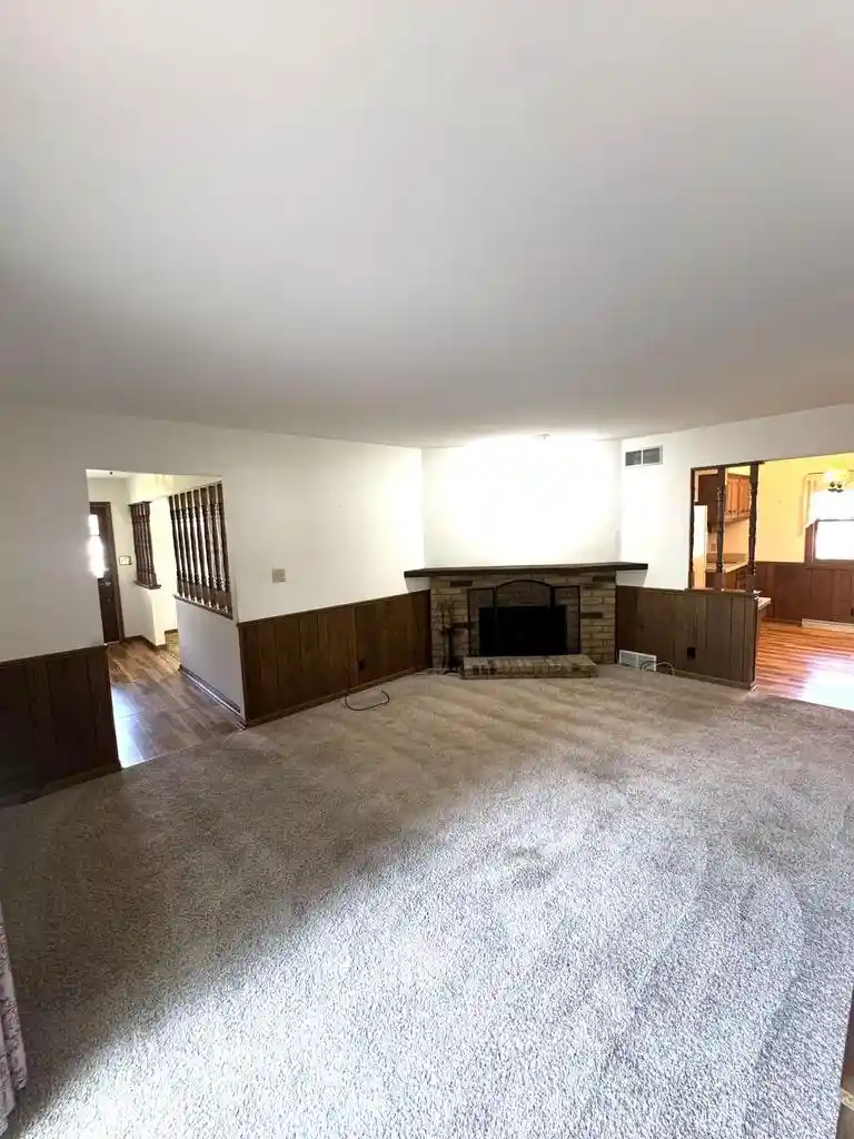 Photo 2 of Sale Pending at 5527 N Meadows Dr Dr, Racine, WI 53402 | MLS# 1977480 | Listing updated on 2026-09-09