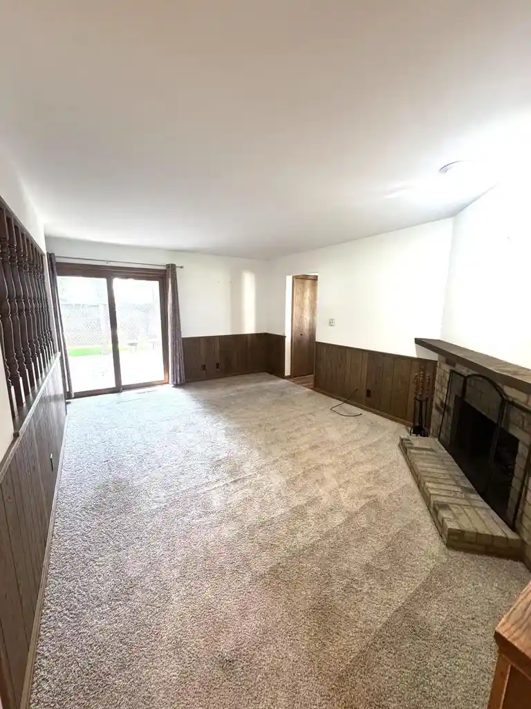 Photo 3 of Sale Pending at 5527 N Meadows Dr Dr, Racine, WI 53402 | MLS# 1977480 | Listing updated on 2026-09-09