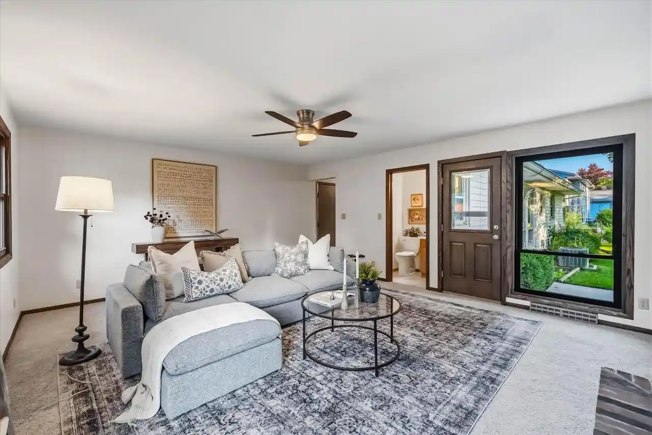 5th image of 923 W Whitefish Road Road, Port Washington, WI 53074 | MLS# 1977499