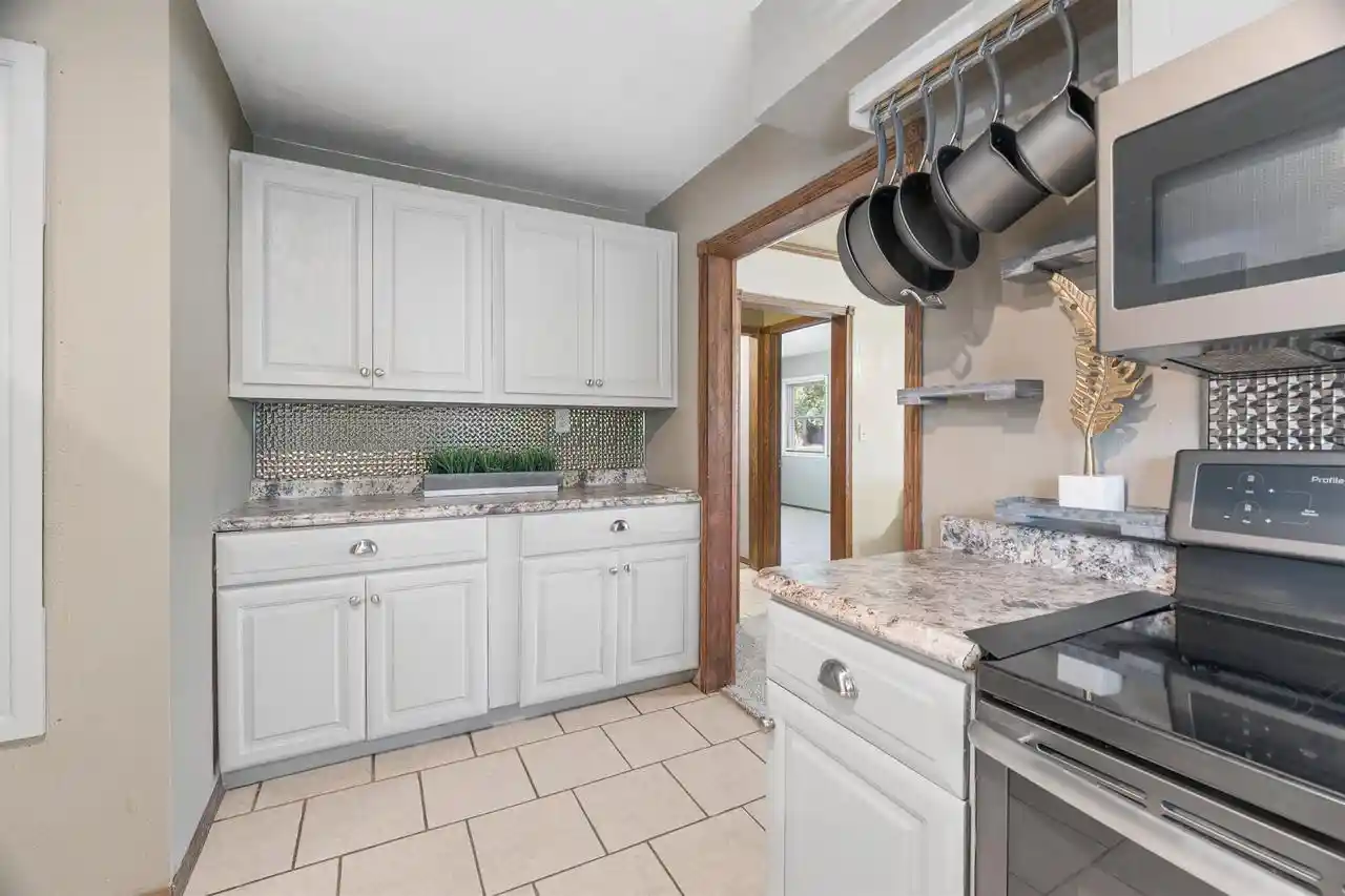35th image of 1805 Algoma Boulevard Boulevard, Oshkosh, WI 54901 | MLS# 50331525