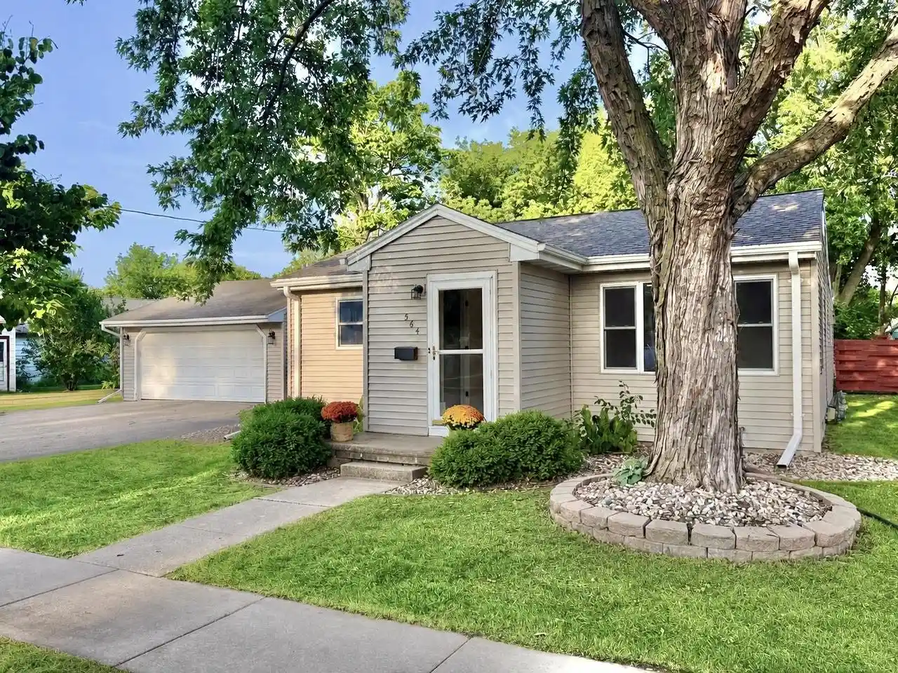 1st image of 564 Oak Street Street, Neenah, WI 54956 | MLS# 50331533