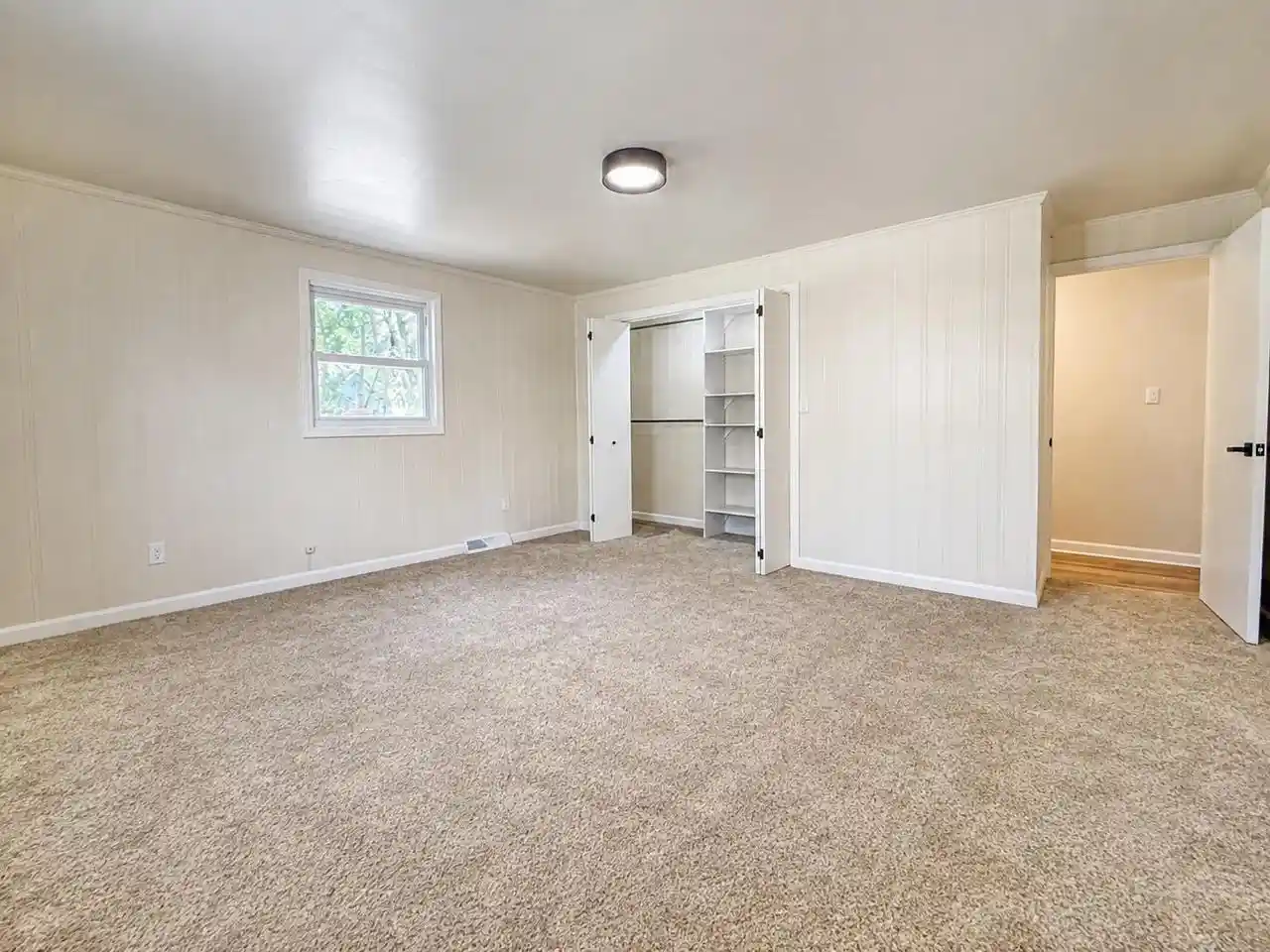 Photo 3 of Single family home for sale at 564 Oak Street Street, Neenah, WI 54956 | MLS# 50331533 | Listing updated on 2026-08-25