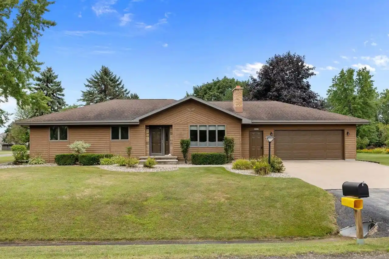 Photo 1 of Single family home for sale at N9626 Darboy Dr Dr, Appleton, WI 54915 | MLS# 50331527 | Listing updated on 2026-08-30