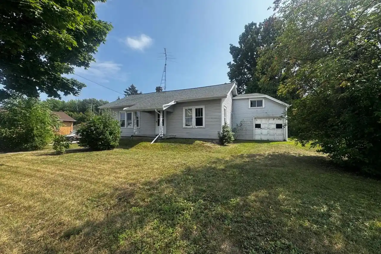 1st image of 1601 Dewey Street Street, Manitowoc, WI 54220 | MLS# 50331532