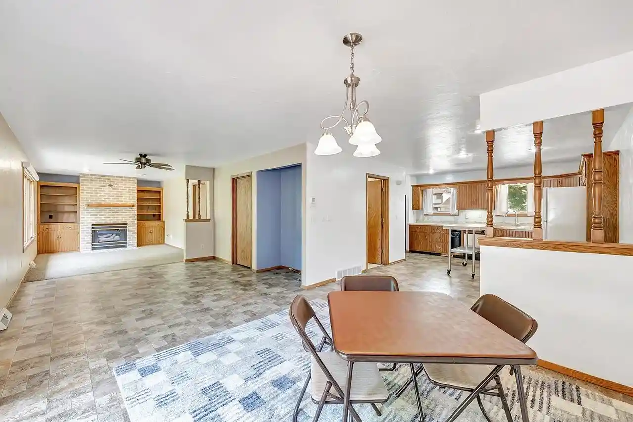 Photo 3 of Condo for sale at 437 Silver Spring Dr Dr, Green Bay, WI 54303 | MLS# 50331542 | Listing updated on 2026-09-15