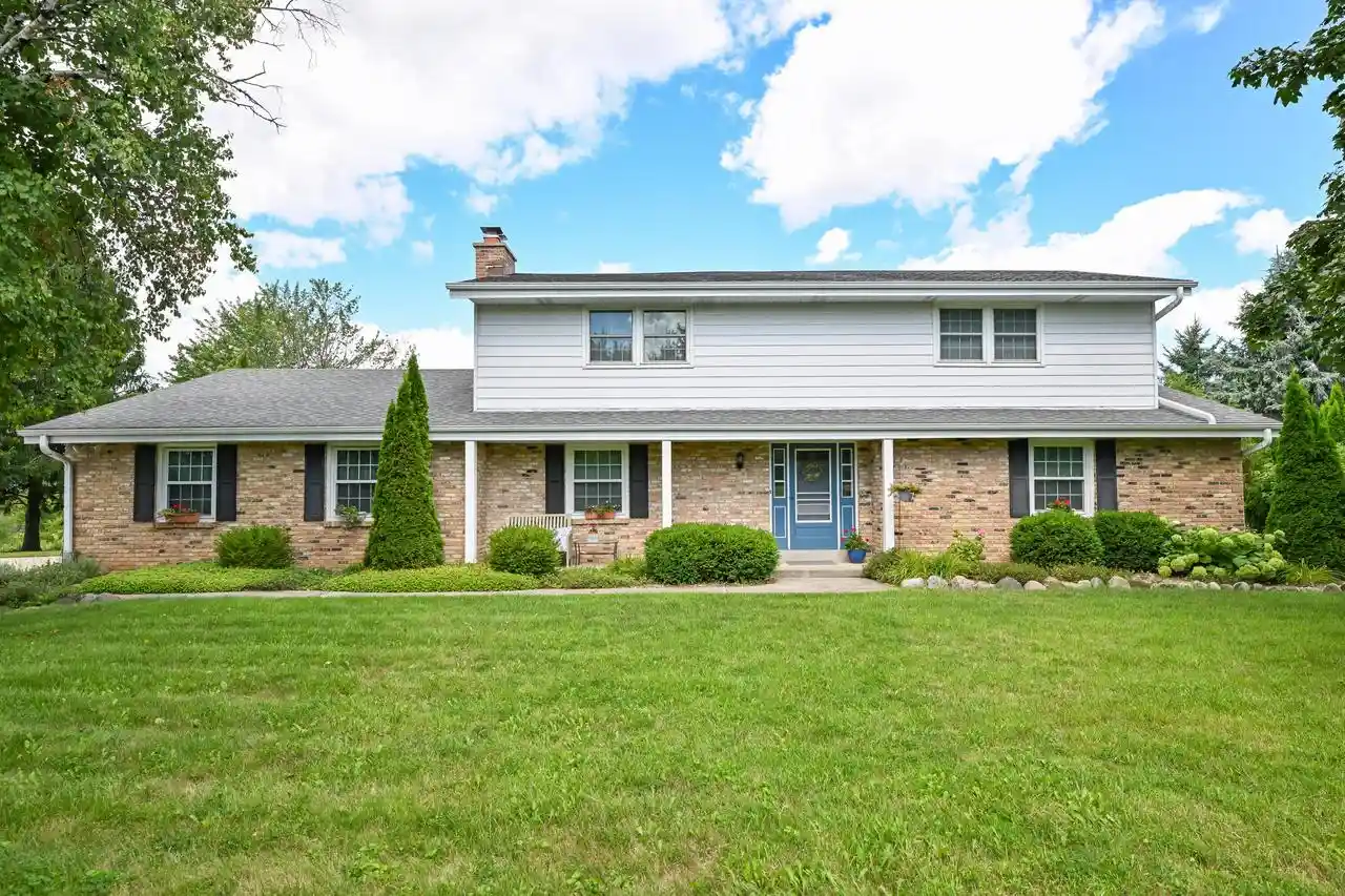 Photo 1 of Single family home for sale at S40w22816 Sommers Hills Dr, Waukesha, WI 53189 | MLS# 1977514 | Listing updated on 2026-09-14