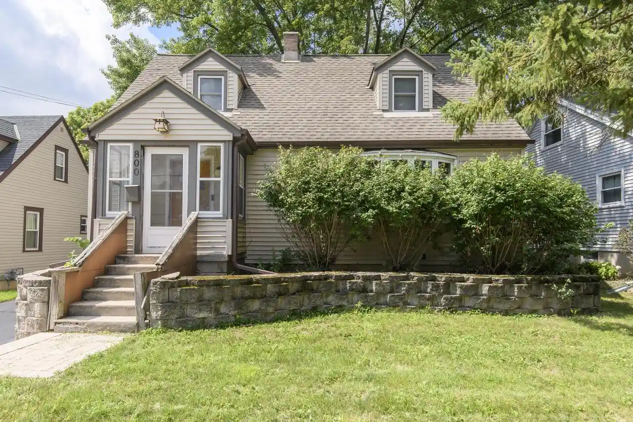 Photo 1 of Single family home for sale at 800 Western Avenue Avenue, Waukesha, WI 53188 | MLS# 1977517 | Listing updated on 2026-08-27