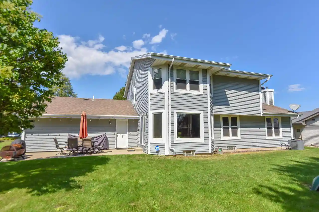 Photo 3 of Single family home for sale at 4435 W Terry Ave, Milwaukee, WI 53223 | MLS# 1977522 | Listing updated on 2026-09-16