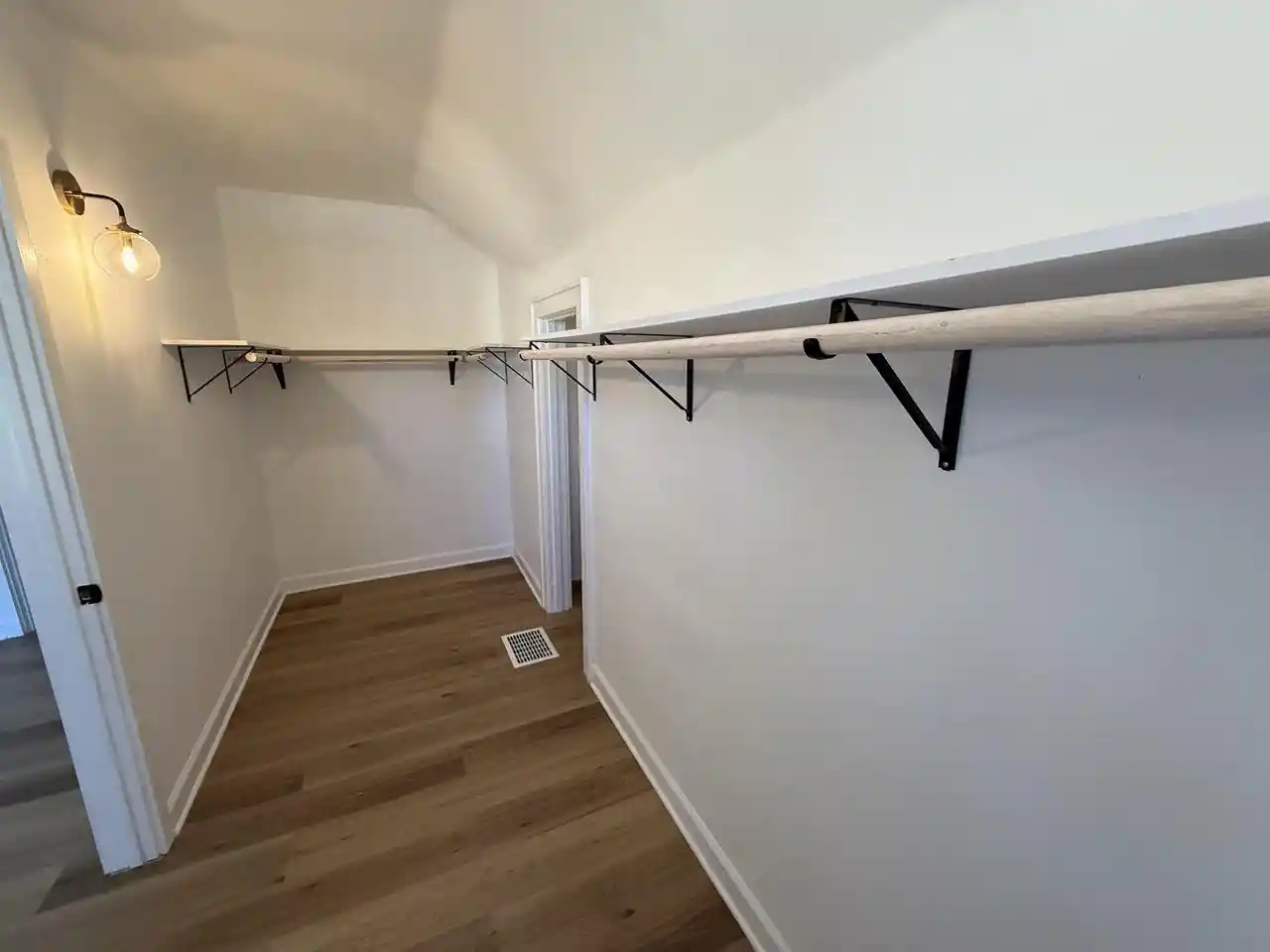 Photo 3 of Single family home for sale at 3807 E Edgerton Avenue Avenue, Cudahy, WI 53110 | MLS# 1977520 | Listing updated on 2026-09-14