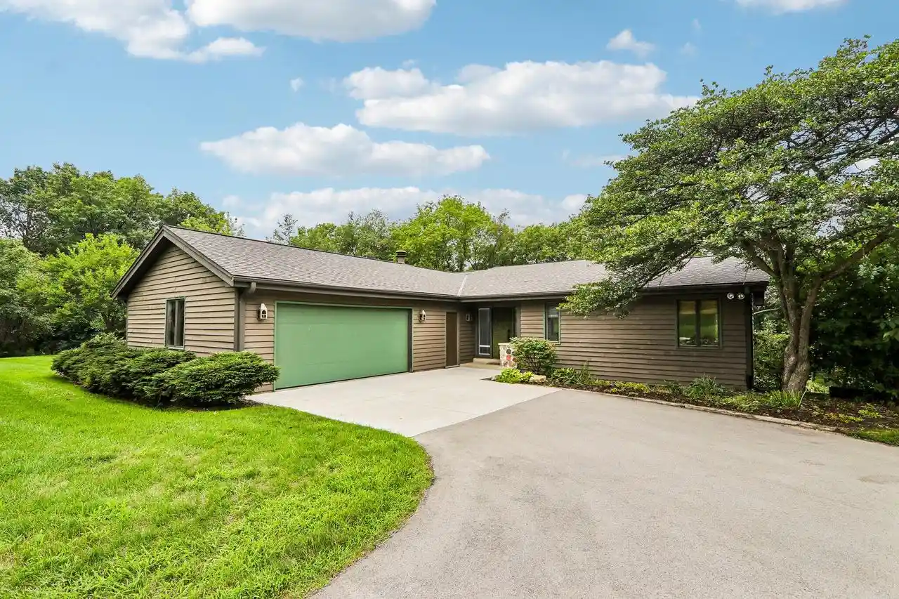 Photo 1 of Single family home for sale at W333s221 Glen Oaks Dr Dr W Dr W, Delafield, WI 53018 | MLS# 1977523 | Listing updated on 2026-08-24