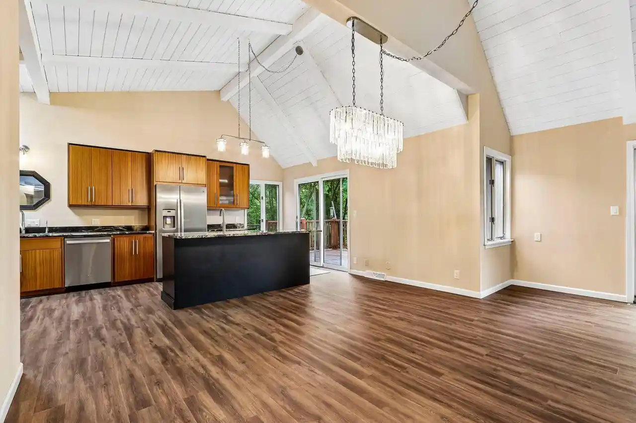 Photo 4 of Single family home for sale at W333S221 Glen Oaks Dr Dr W Dr W, Delafield, WI 53018 | MLS# 1977523 | Listing updated on 2026-08-24