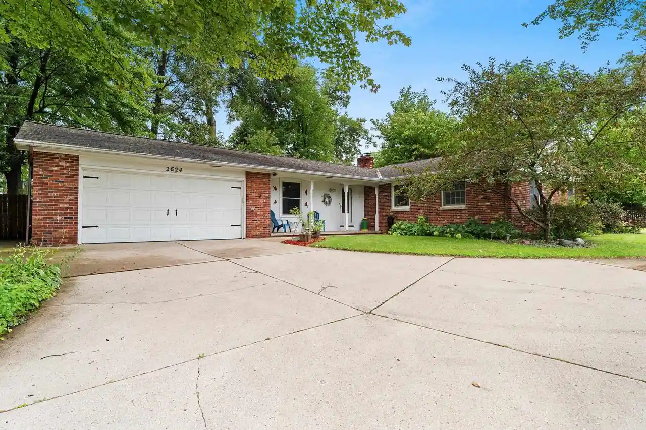 Photo 1 of Single family home for sale at 2624 Oakwood Dr Dr, Green Bay, WI 54304 | MLS# 50331550 | Listing updated on 2026-08-30