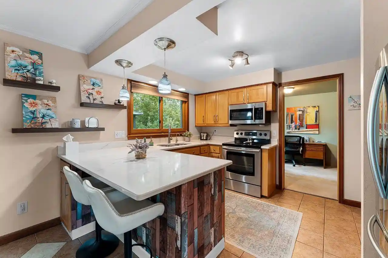 Photo 4 of Single family home for sale at 2624 Oakwood Dr Dr, Green Bay, WI 54304 | MLS# 50331550 | Listing updated on 2026-08-30