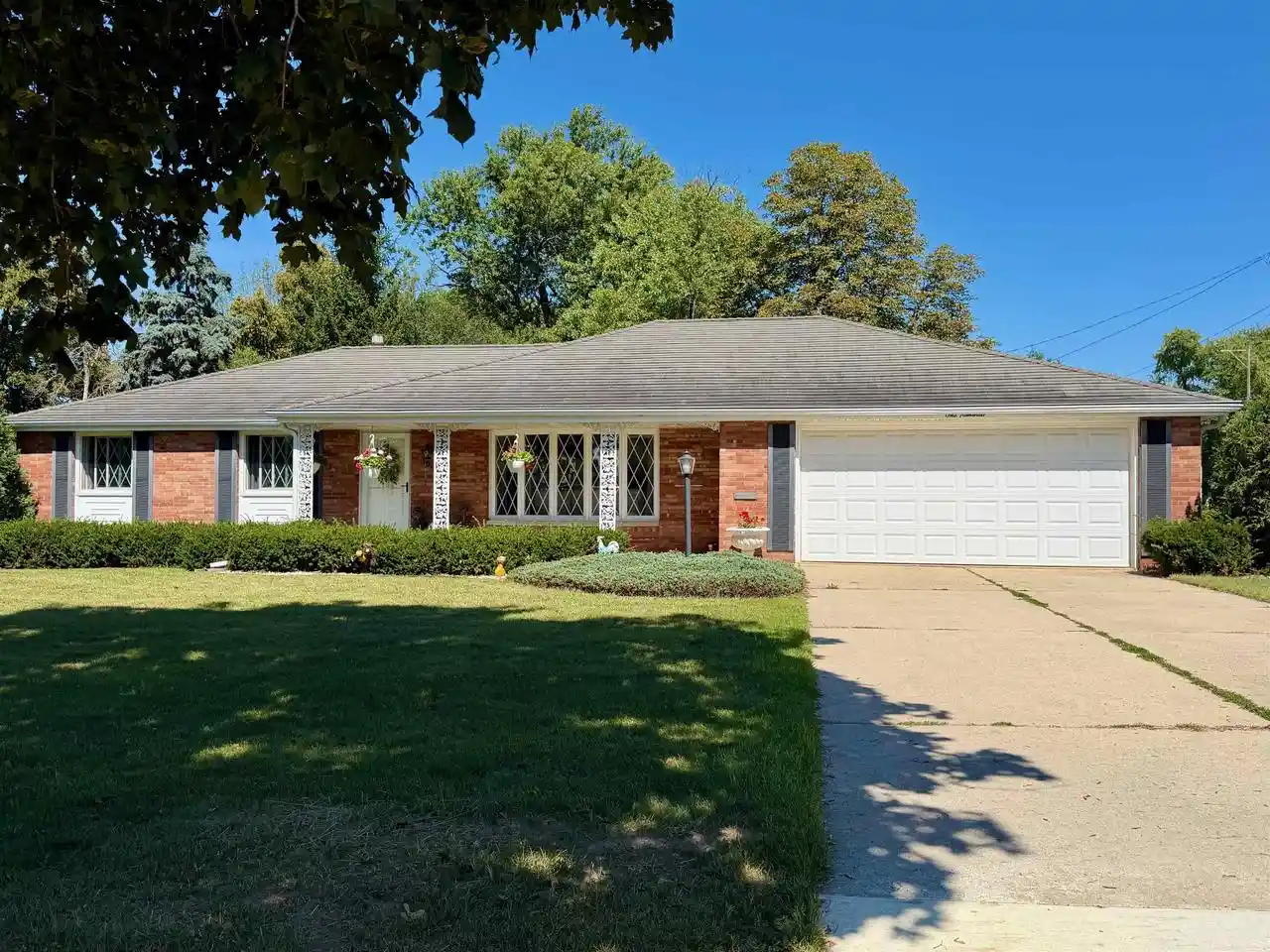 Photo 1 of Single family home for sale at 100 St Francis Dr Dr, Green Bay, WI 54301 | MLS# 50331559 | Listing updated on 2026-09-07