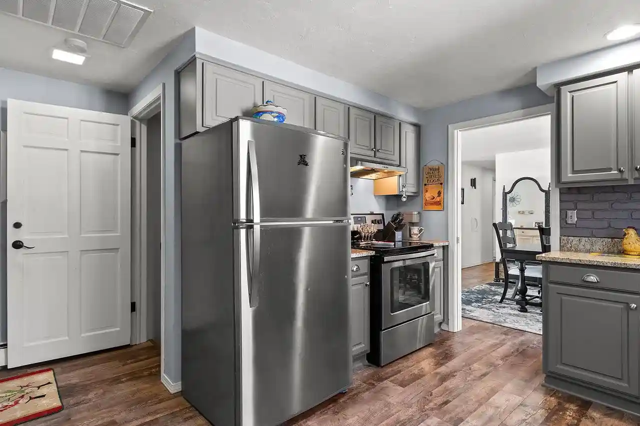 Photo 3 of Single family home for sale at 100 St Francis Dr Dr, Green Bay, WI 54301 | MLS# 50331559 | Listing updated on 2026-09-07