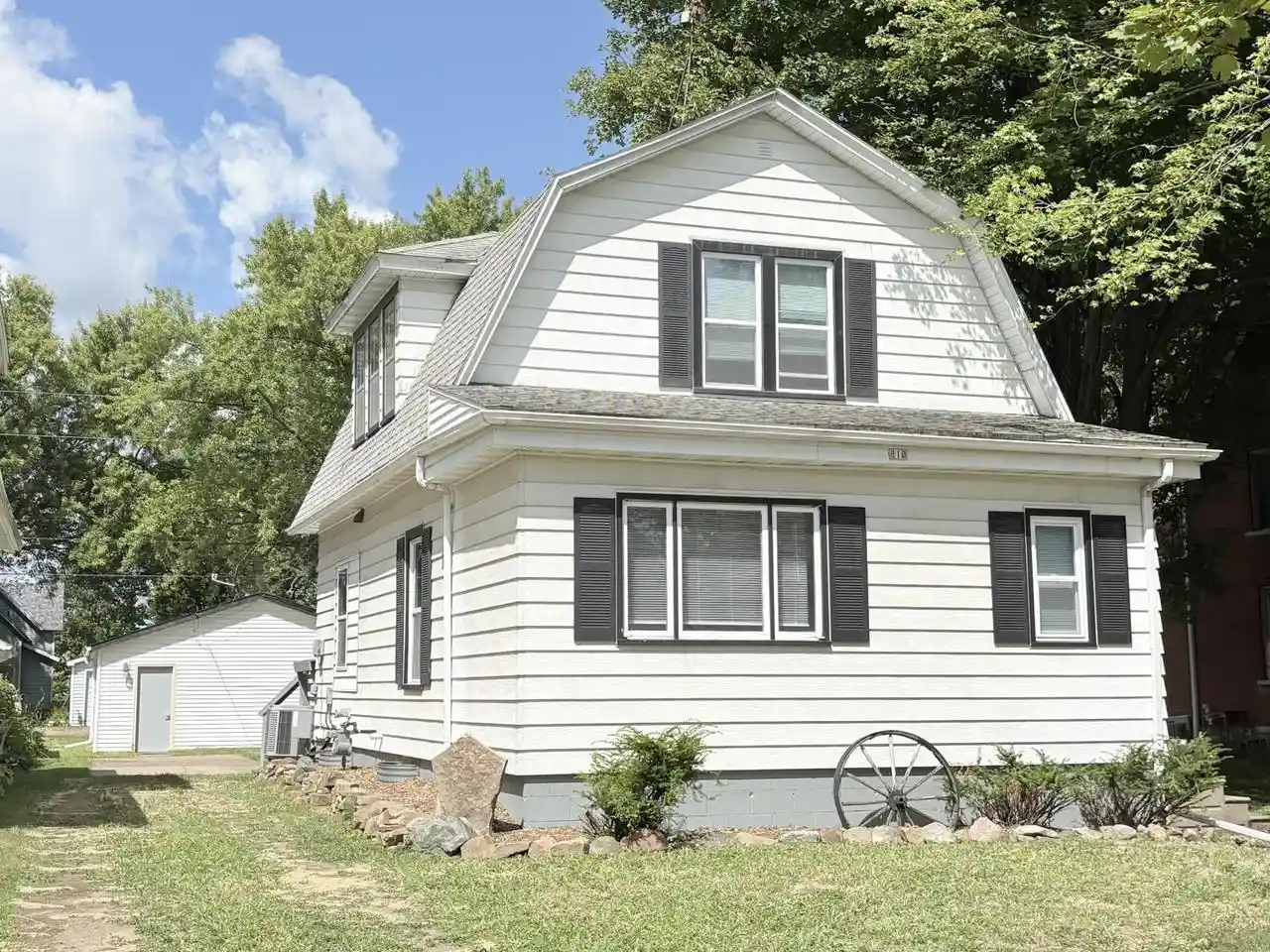 1st image of 810 S Vine Avenue Avenue, Marshfield, WI 54449 | MLS# 22604133